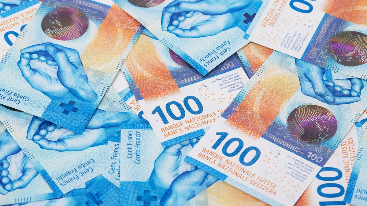 Full frame on 100 Swiss Francs banknotes as a background
Full frame on 100 Swiss Francs banknotes as a background
Yevgen Romanenko