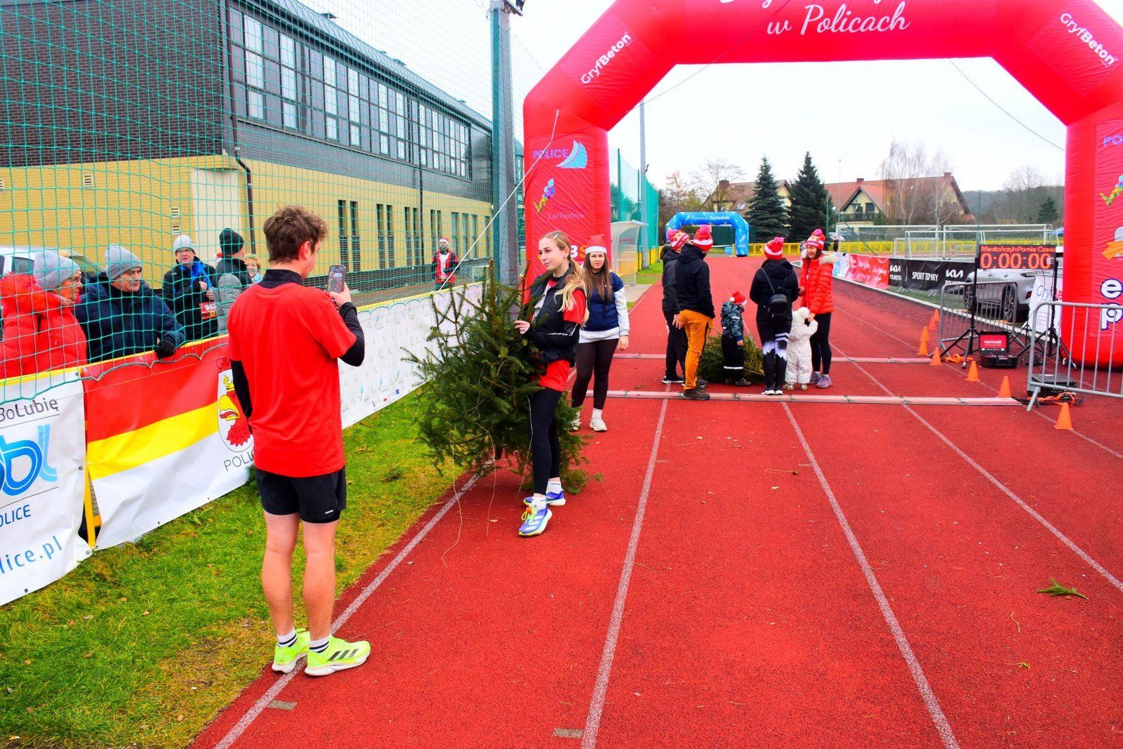 Bieg Mikołajkowy to nie tylko sportowa rywalizacja, ale przede wszystkim sposób na aktywne i radosne rozpoczęcie okresu świątecznego