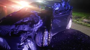 Świdnik: Przyczepa odpięła się z ciągnika i zaczęła sama staczać się po drodze. Doszło do zderzenia z osobówką