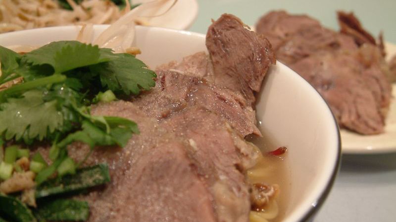 Gotowany peklowany mostek wołowy