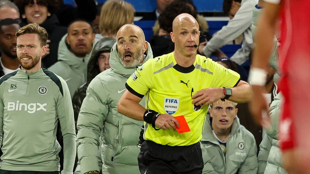 Getty Images / Robin Jones  / Enzo Maresca został ukarany czerwoną kartką