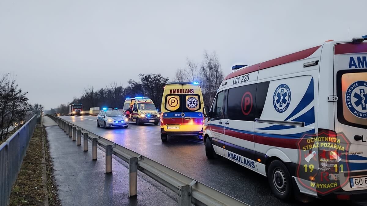 Wypadek karetki w Rykach