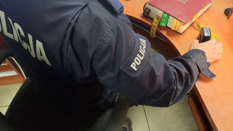 Ukradł z kościoła księgę liturgiczną i próbował ją sprzedać pod kościołem