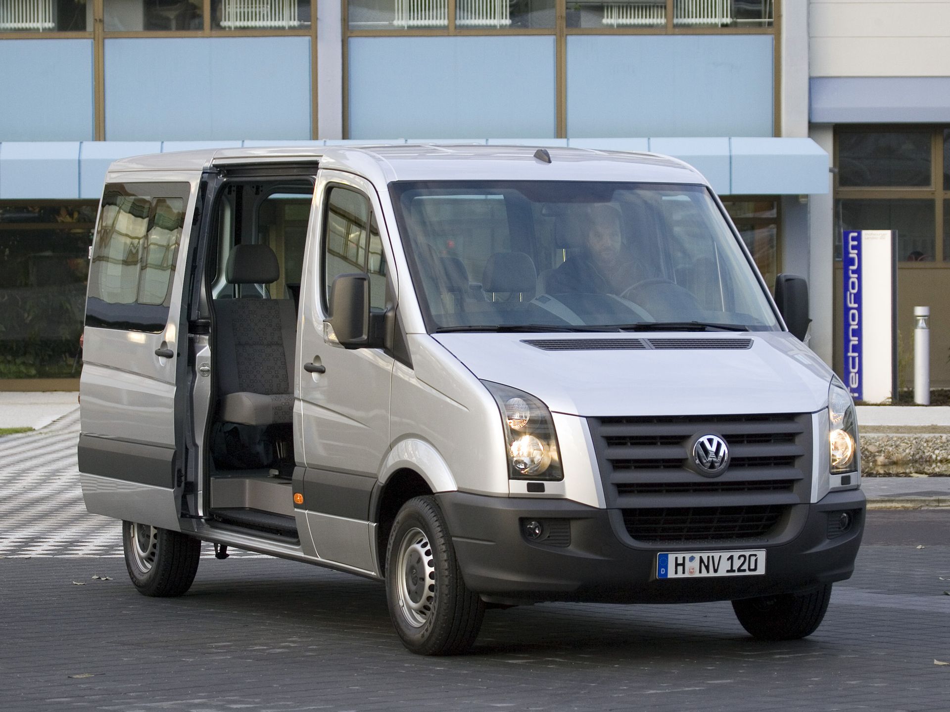 Volkswagen Crafter 1