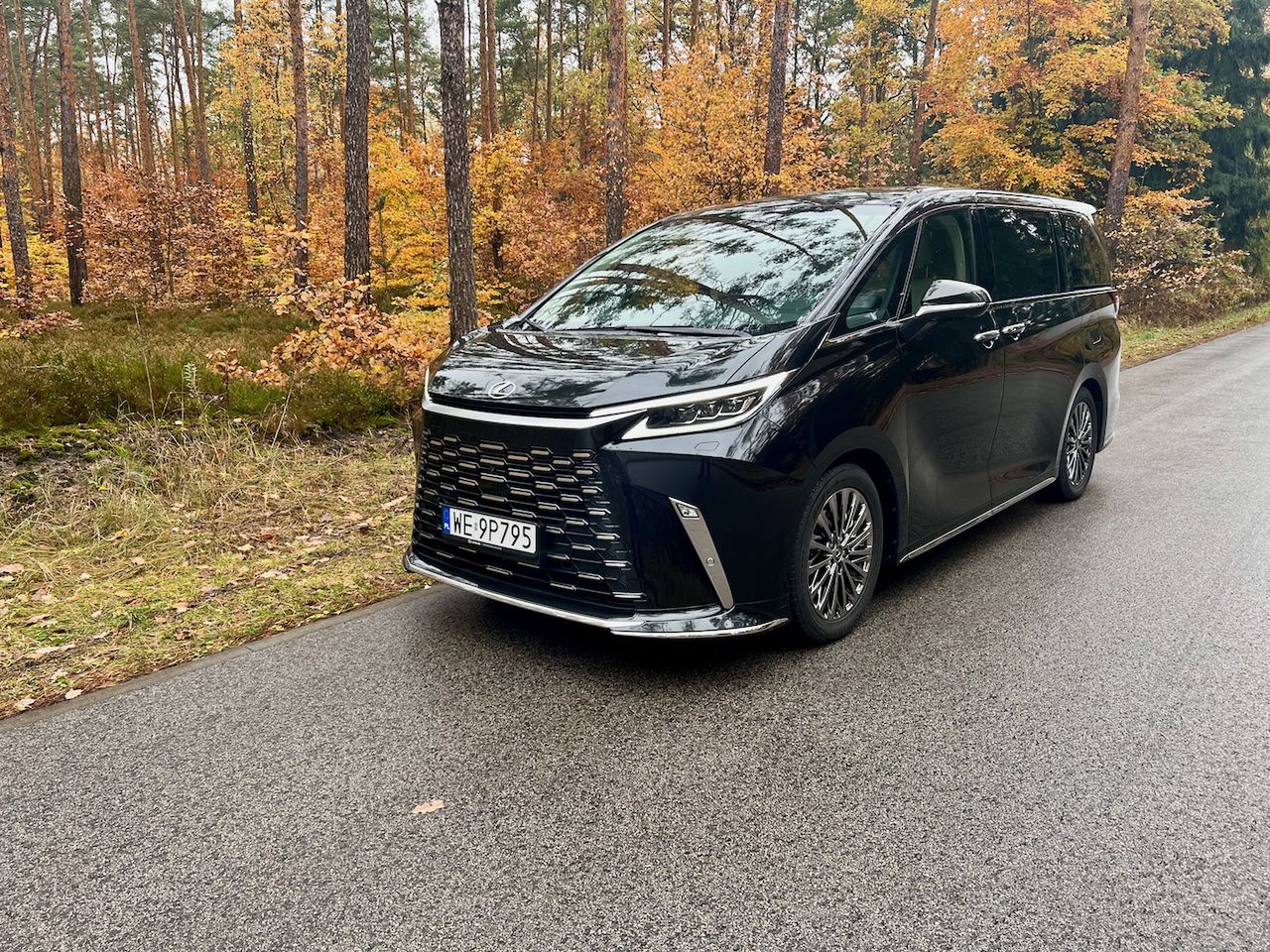 Lexus LM 350h AWD 