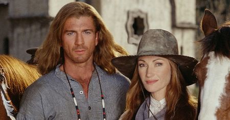 Jane Seymour i Joe Lando z "Dr. Quinn" znowu razem! Paparazzi przyłapali ich na planie serialu. Szykują wielki powrót?