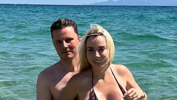 Marianna Schreiber i jej walczące o wolność IMPLANTY brodzą w morzu u boku Piotra Korczarowskiego (FOTO)