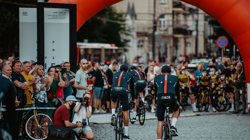Niedzielna prezentacja drużyn Tour de Pologne na pl. Teatralnym w Lublinie