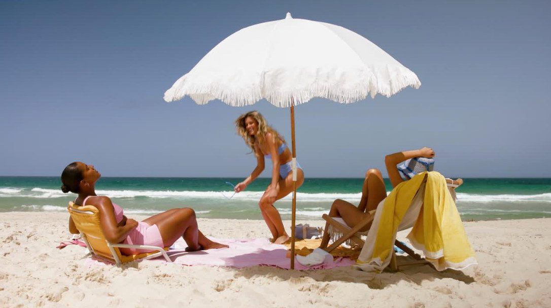 Bondi Sands w Warszawie. Wydarzenie Golden Hour. Golden Skin nad Wisłą zgromadziło influencerów i miłośników pielęgnacji