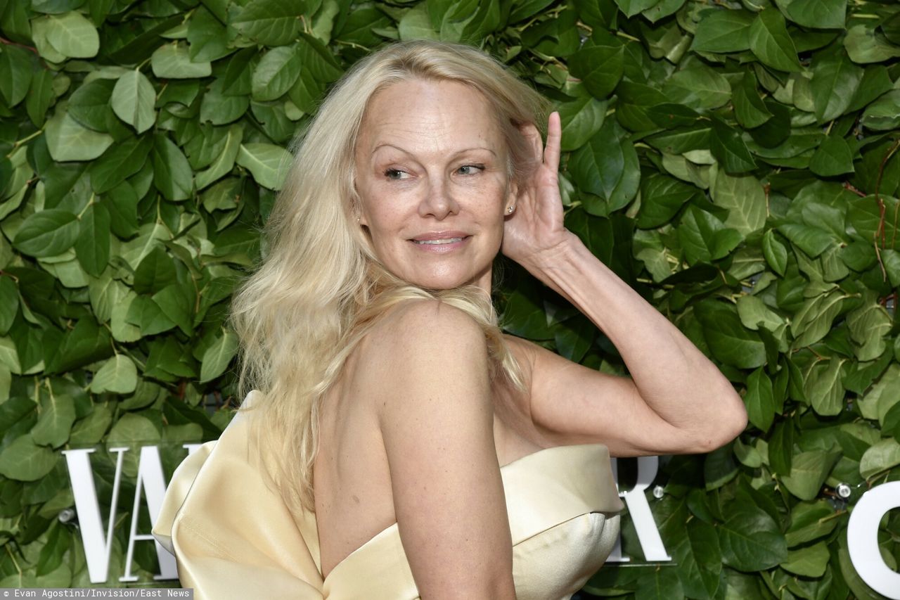 Pamela Anderson's no-makeup look stuns fans and critics alike