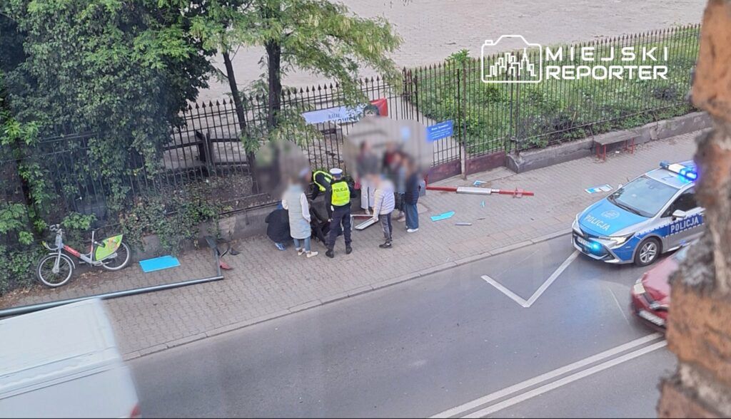 Fot. Czytelniczka Miejskiego Reportera. Kierujący lexusem wjechał w latarnię