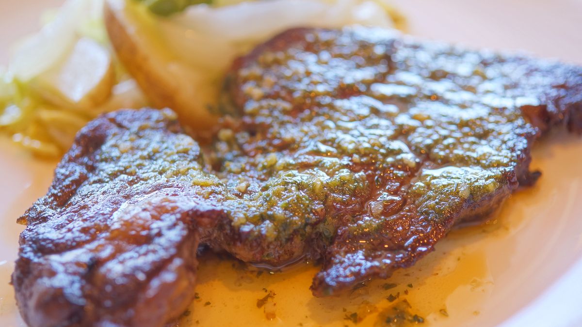 Grillowany udziec wołowy bez kości (mięso i tłuszcz)