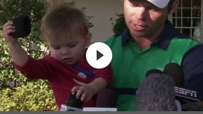 Nietypowy wywiad. Gwiazda golfa i jego niesforny synek