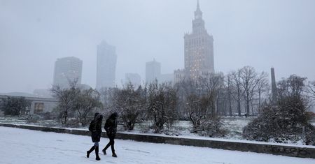 Warszawa. Stolica cała na biało. Sypnęło śniegiem [ZDJĘCIA]