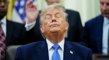 Trump grozi drastycznymi cłami. Na celowniku może być Polska. KE odpowiada