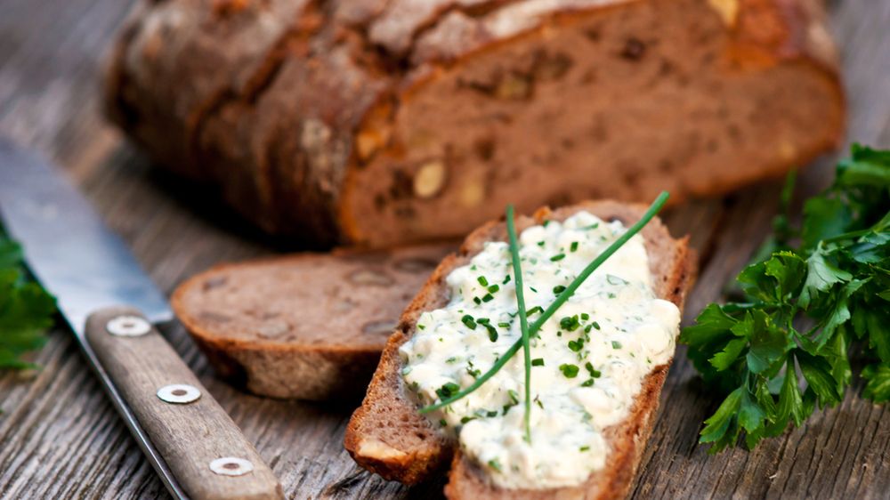 Serek wiejski o niskiej zawartości tłuszczu bez dodatku sodu, z dodatkiem mleka o zawartości tłuszczu 1%