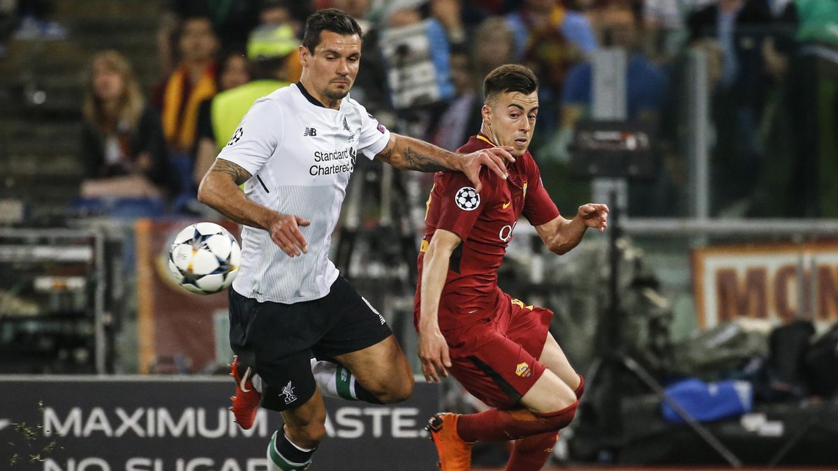 Stephan El Shaarawy (z prawej) oraz Dejan Lovren (z lewej)