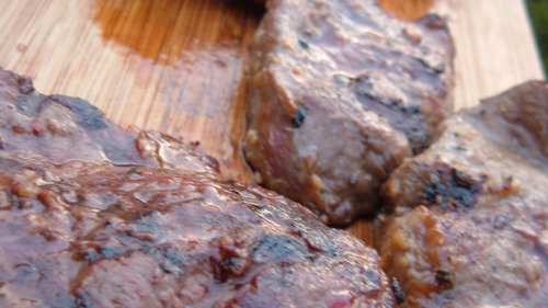 Grillowany udziec wołowy bez kości (mięso i tłuszcz, III klasa mięsa)