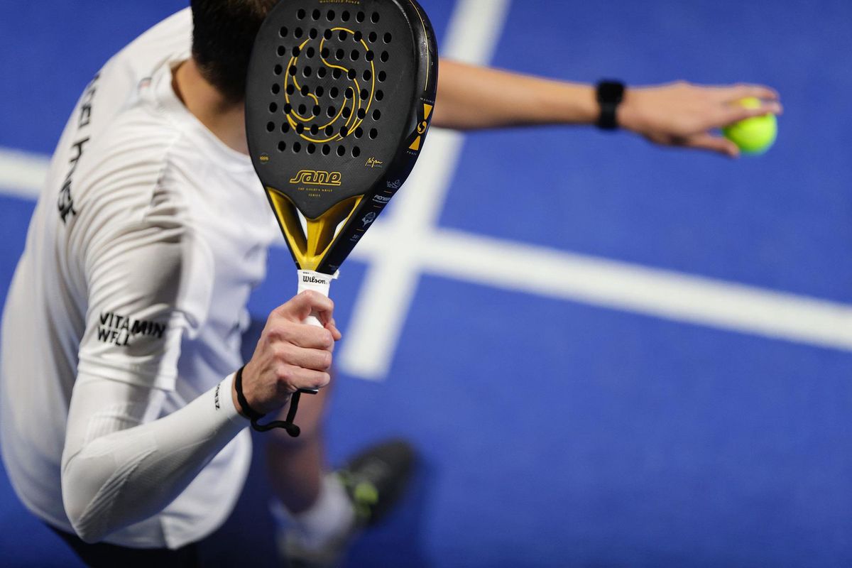 Padel to połączenie tenisa i squasha