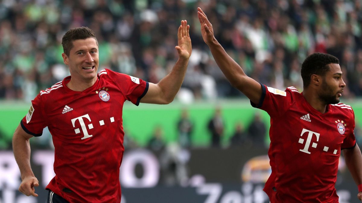 PAP/EPA / FRIEDEMANN VOGEL  / Na zdjęciu: Robert Lewandowski (z lewej)