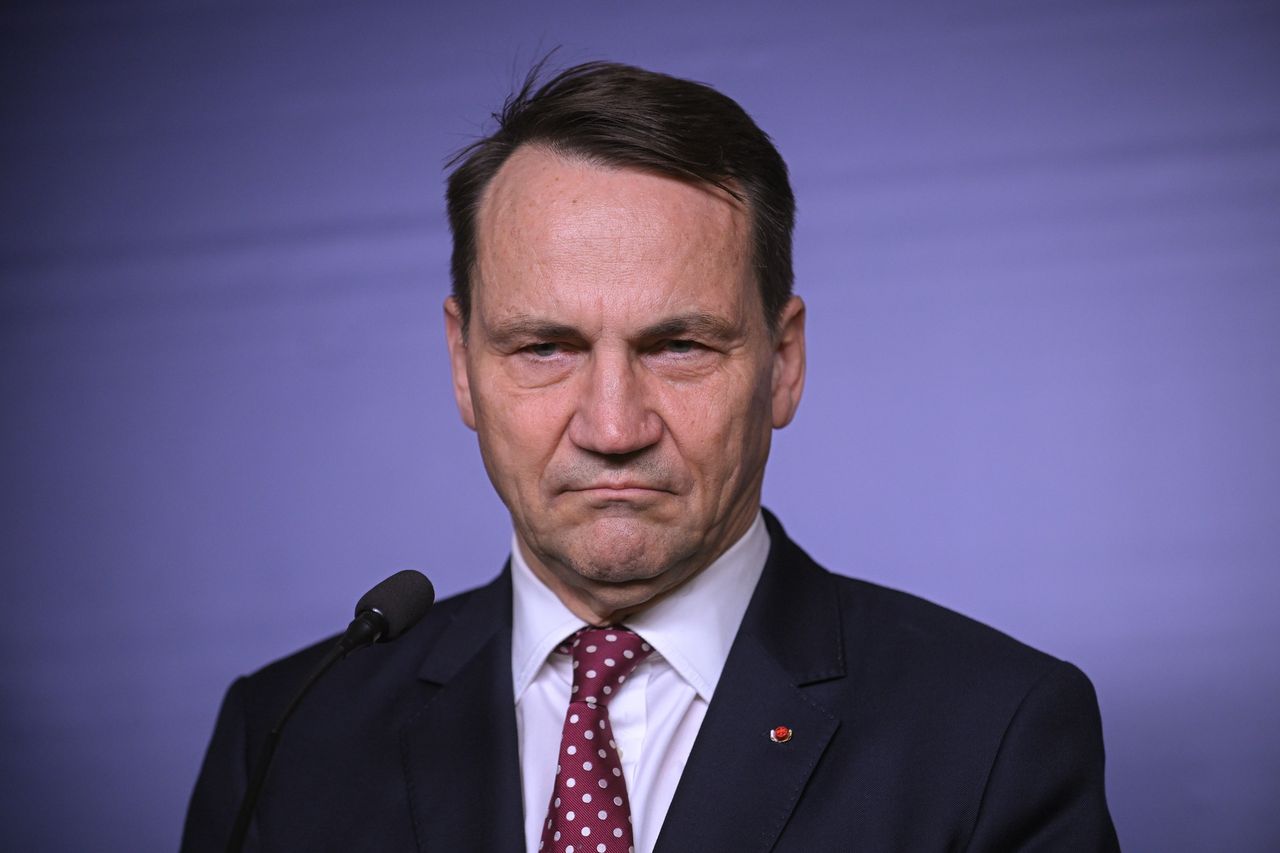 "Nie będzie zoofilii na ekranie". Sikorski o migrantach