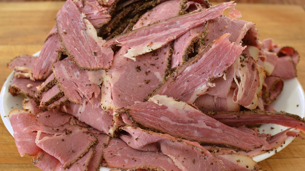 Pastrami z peklowanej wołowiny