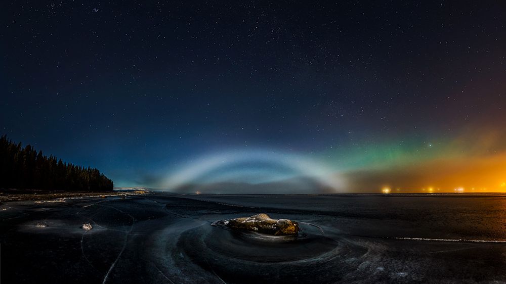 Bardzo rzadkie zjawisko uchwycone na zdjęciu. Tak wygląda łuk mgłowy pod osłoną zorzy polarnej 1