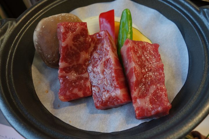 Surowe steki z wołowiny zrazowej górnej bez kości (samo mięso, III klasa mięsa)