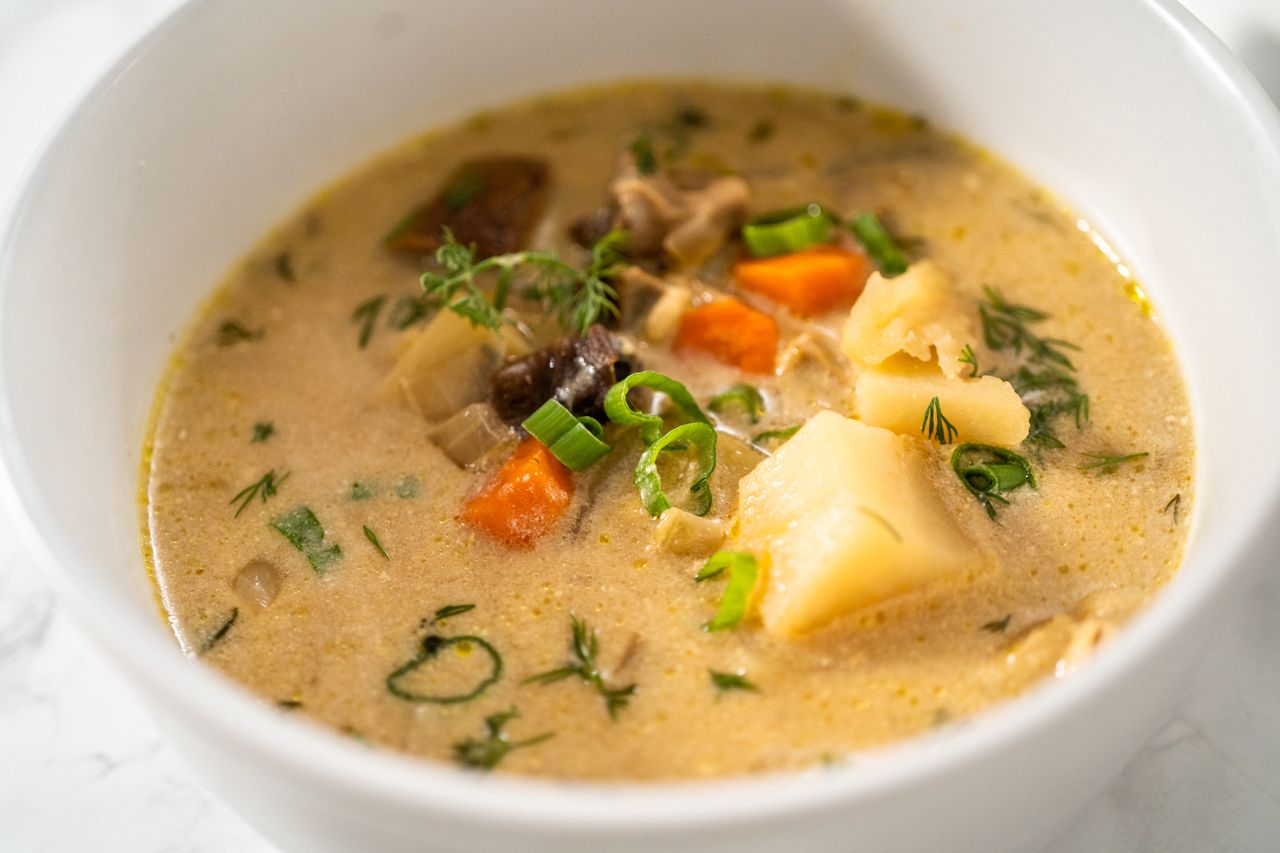 Zupa grzybowa z ziemniakami smakuje genialnie