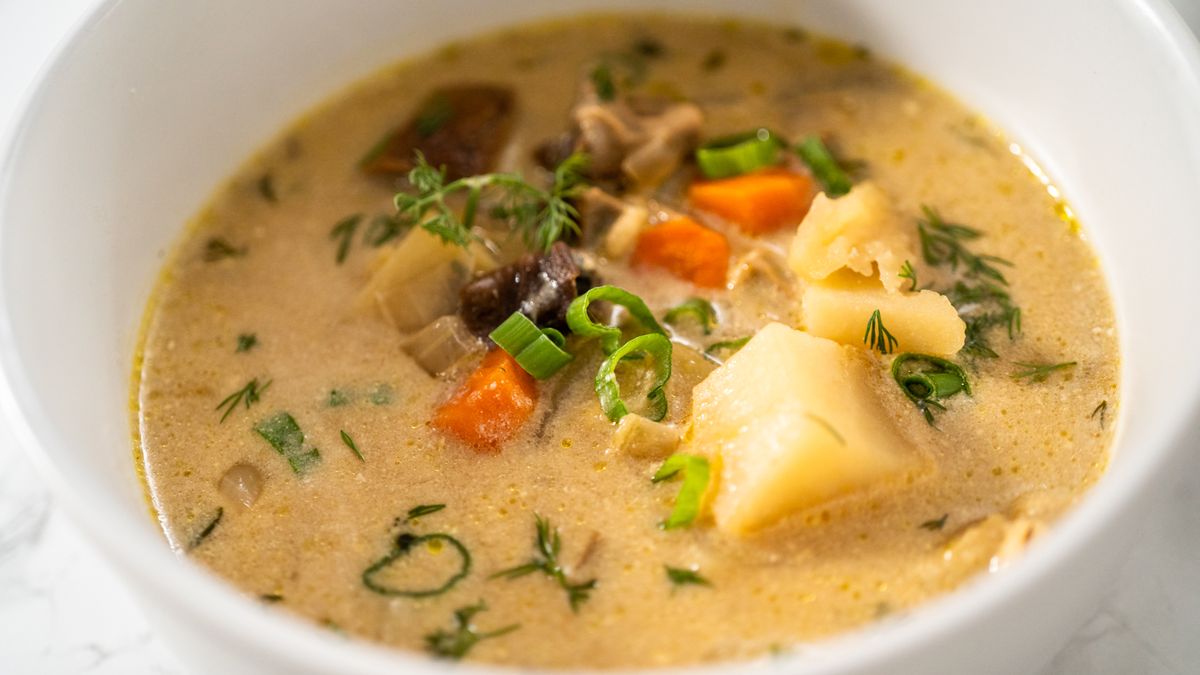 Zupa grzybowa z ziemniakami smakuje genialnie