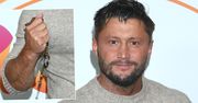 Różaniec to "broń" Piotra Mroza. Zmawia go nawet w metrze. Tak reagują ludzie