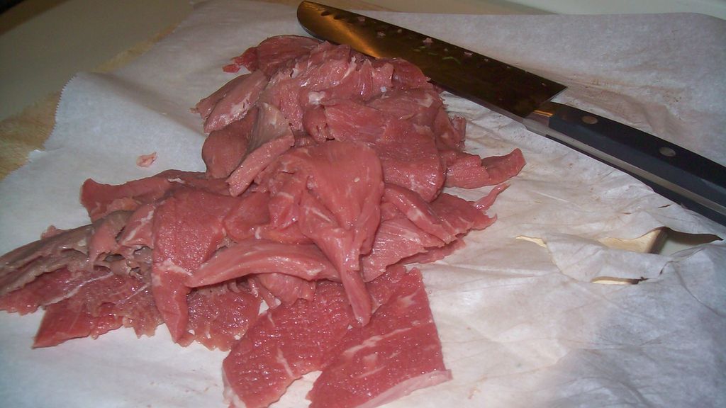 Surowa wołowina zrazowa górna bez kości (samo mięso, II klasa mięsa)