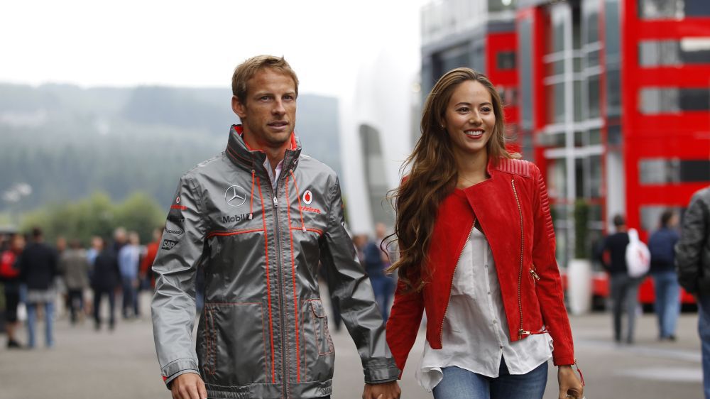 Newspix / Fot. Hoch Zwei/Newspix.pl / Jenson Button i Jessica Michibata