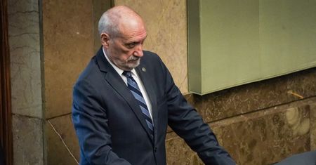 Burza wokół słów Antoniego Macierewicza. Apel do premiera