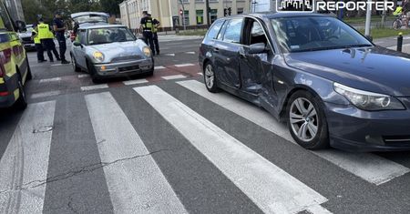 Warszawa: Wypadek w Alei Jana Pawła II. Dwie osoby zabrane do szpitala