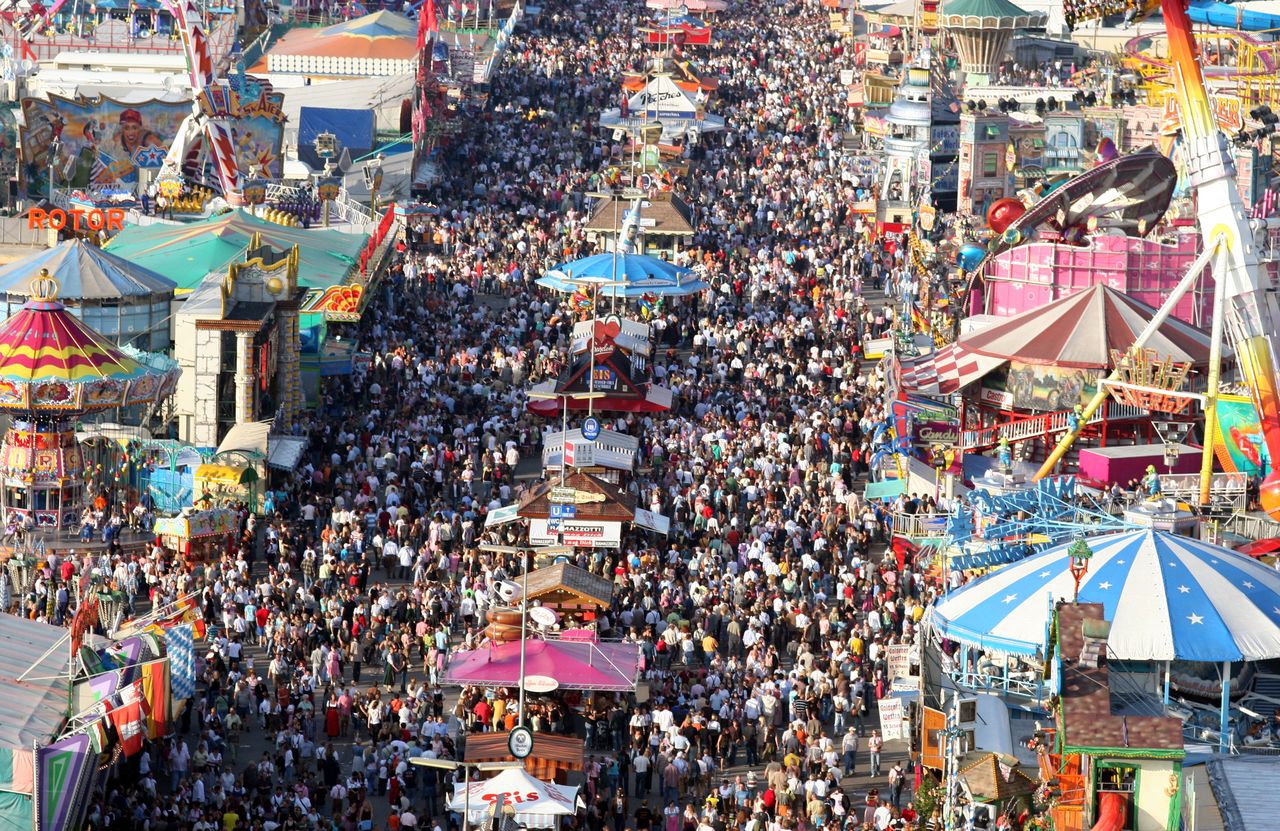 Oktoberfest zawsze przyciąga tłumy