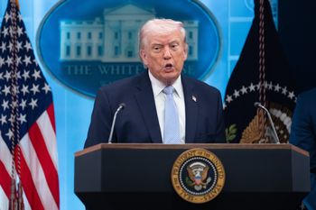 Trump ogłosił "oczyszczanie cieśniny Ormuz". Jest reakcja i groźba Iranu