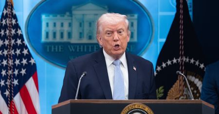 Trump ogłosił "oczyszczanie cieśniny Ormuz". Jest reakcja i groźba Iranu