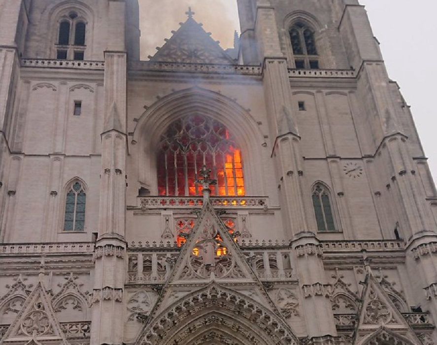 Francja. Ogromny pożar w katedrze św. Piotra i Pawła w Nantes