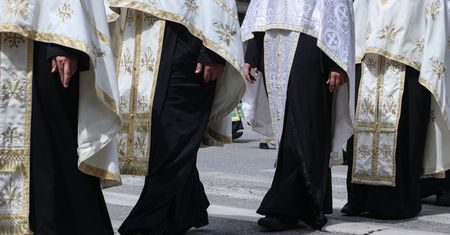Biskup pobił kobietę. Powód szokuje