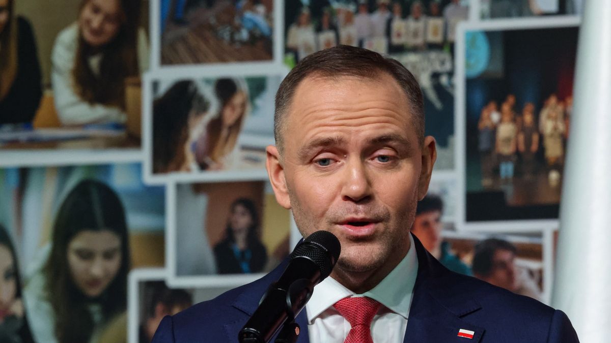 Łódź, 16.10.2025. Prezydent Karol Nawrocki podczas Kongresu Przyszłości Narodowej pod hasłem ,,Historia mówi przez pokolenia?, 16 bm. w Zatoce Sportu Politechniki Łódzkiej w Łodzi. W trakcie wydarzenia prezydent Karol Nawrocki powołał Radę Młodzieży przy Prezydencie Rzeczypospolitej Polskiej. (sko) PAP/Marian Zubrzycki