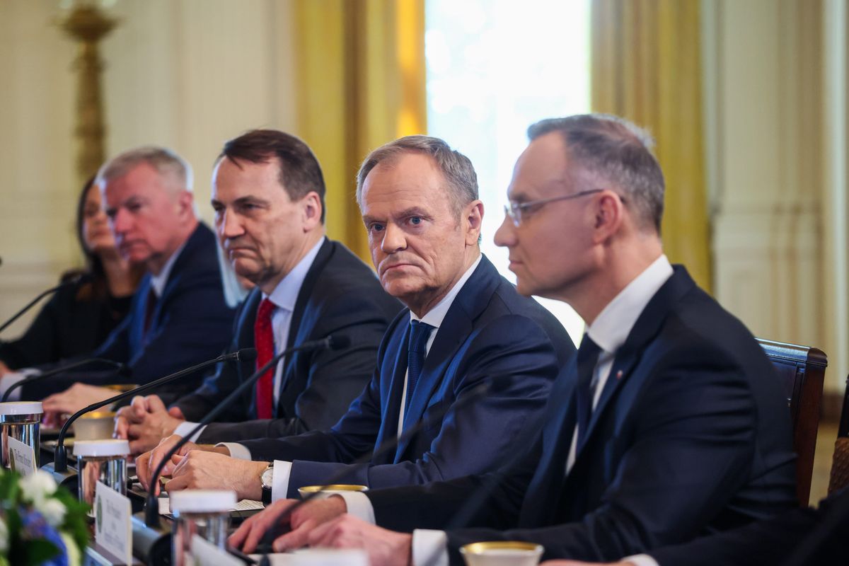 Prezydent Andrzej Duda i premier Donald Tusk podczas spotkania z prezydentem USA Joe Bidenem w Białym Domu