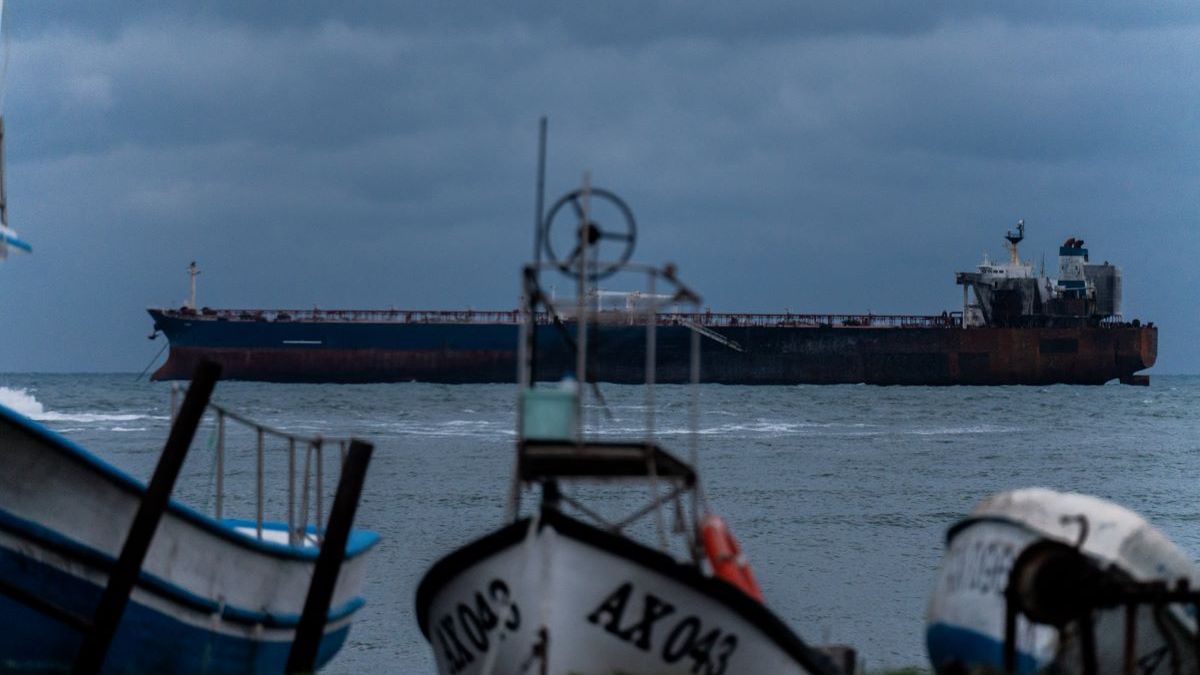 Jeden z tankowców rosyjskiej floty cieni - zdjęcie ilustracyjne