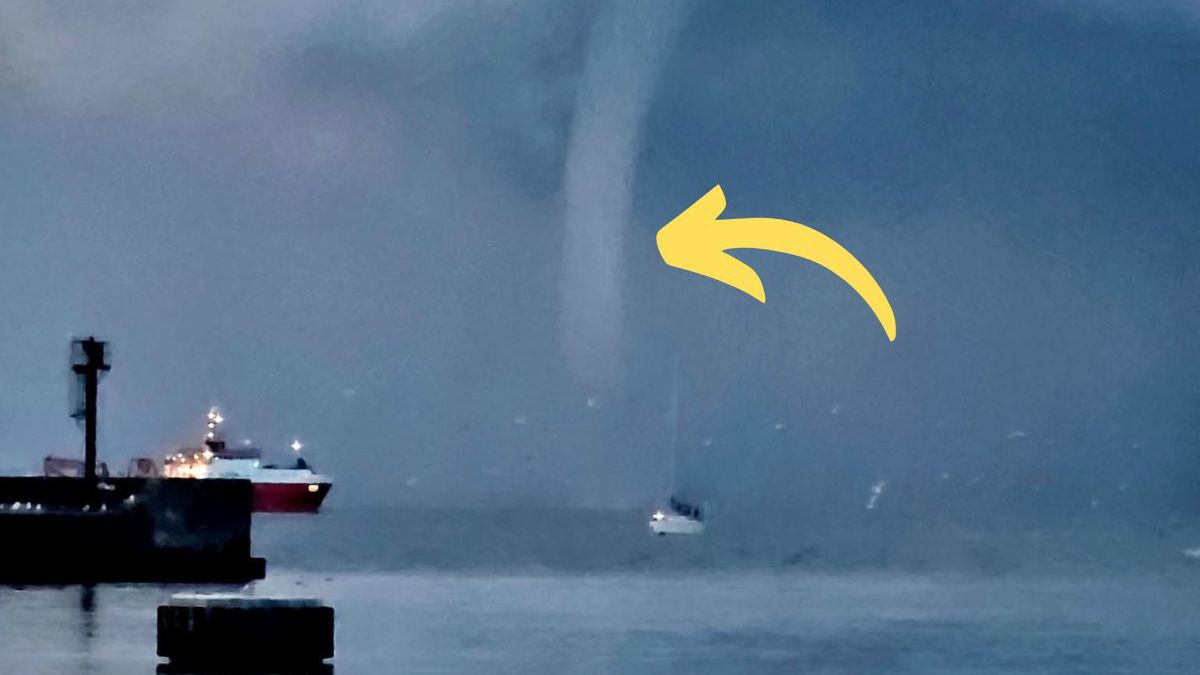 Trąba wodna w Ustce. Spektakularny finał lipca nad morzem