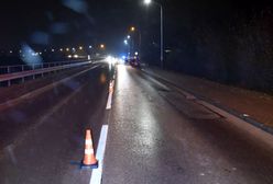 Robił pompki na jezdni. W końcu wpadł pod auto