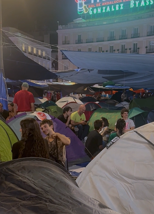 Namioty zalały serce Madrytu. Tysiące osób protestują