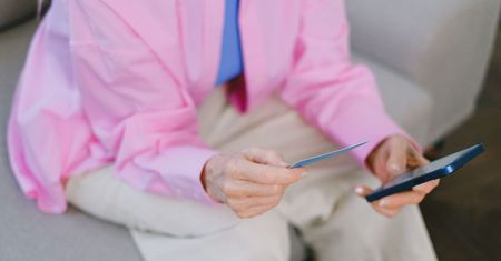 Oszustwo w gminie Cyców. Seniorka straciła aż 130 tysięcy złotych