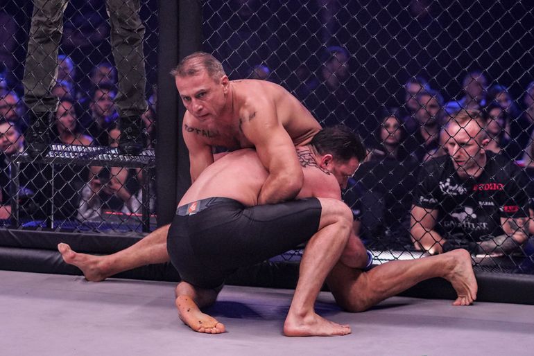 Świerczewski podczas pierwszej walki w MMA w 2019 roku