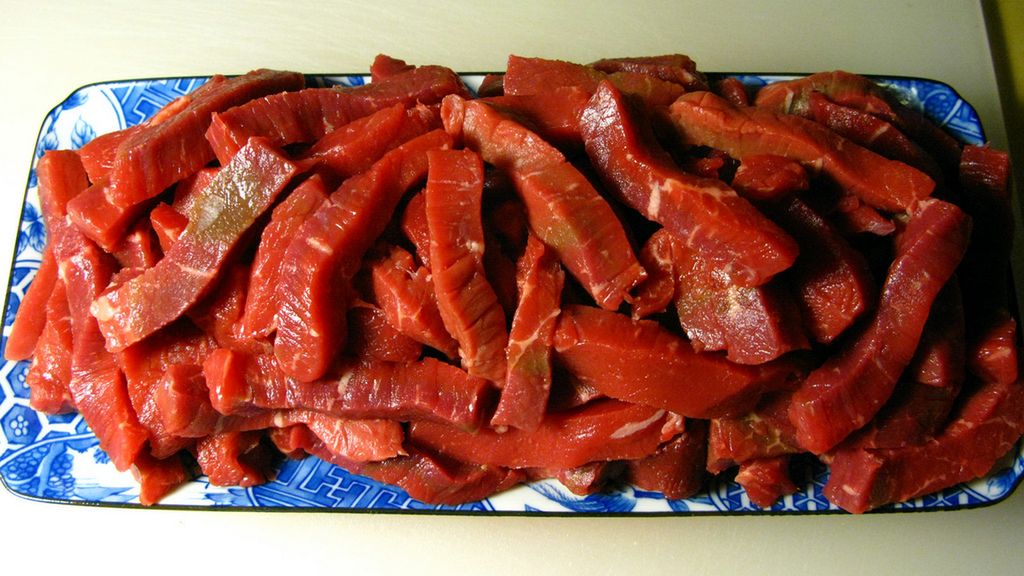 Surowy udziec wołowy bez kości (samo mięso, III klasa mięsa)