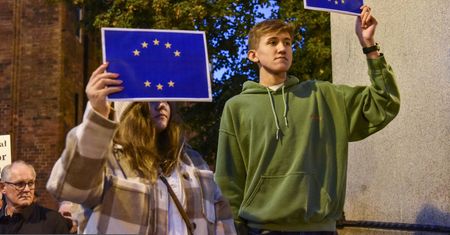 Co młodzi Europejczycy myślą o demokracji? Media o niepokojącej tendencji